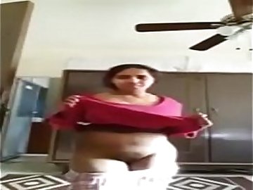 indian milf showing her boobs and undressing