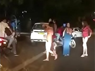 Delhi Hauz khaz hinjde Getting naked on the Streets http://zipansion.com/2pYYH
