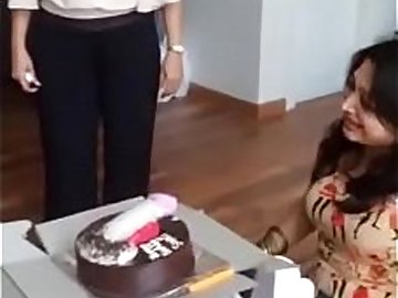 indian aunty sucking dicky cake