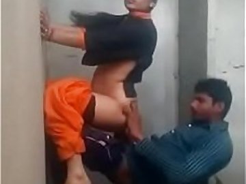 Bf ने  एक ही झटके में गांड का सील तोड़ कर दरवाजा बना दिया, bf ने चुत की जगह धोखे से गांड में अपना लम्बा लण