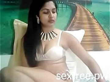desi hot indian girl show her big boobs in webcam leaked part 2