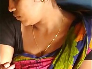 Dasi aunty in trean boobs show