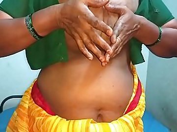 desi aunty showing her boobs and moaning