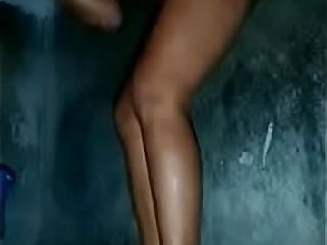 Sexy desi girl bathing