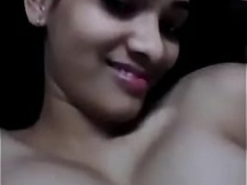 Sexy Indian girl record herself fully nude