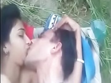 Bhabi gets fucked outdoor by BF