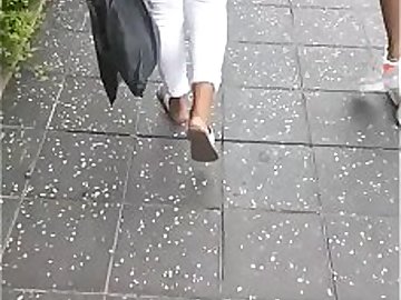 Dancing white butt1