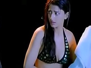 Sruthi hasan hot bikini scene from her first movie