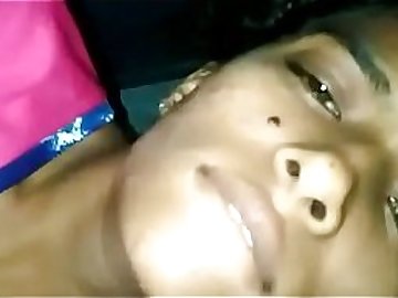Indian teen gets orgasm while doing fingering
