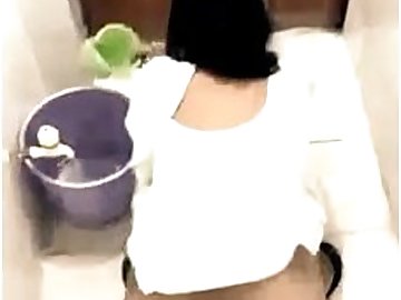 Muslim big ass aunty peeing hidden cam