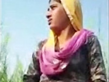 Indian Hot Desi GF MMS Leaked in fields with Dirty Audio - Wowmoyback
