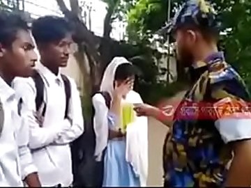 Bangladeshi School Girl and Boy Fuck catch police