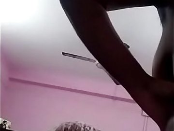 Indian girl shaking her ass