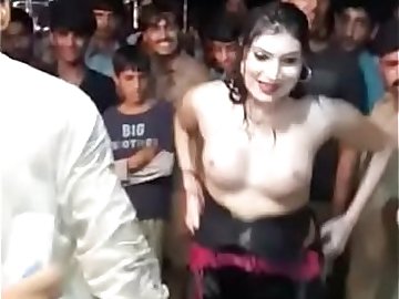 Sexy Dance Mujra in public flashing boobs