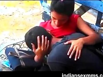 desi college lovers boobs suck in park